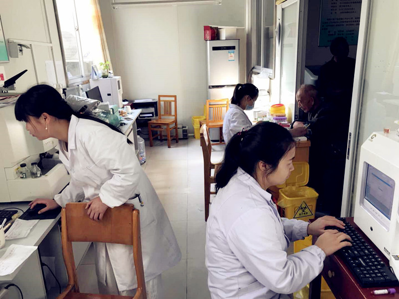 血液微量元素检测仪被宁波市第二医院采购 微量元素分析仪安装完成,队员人员进行集体培训